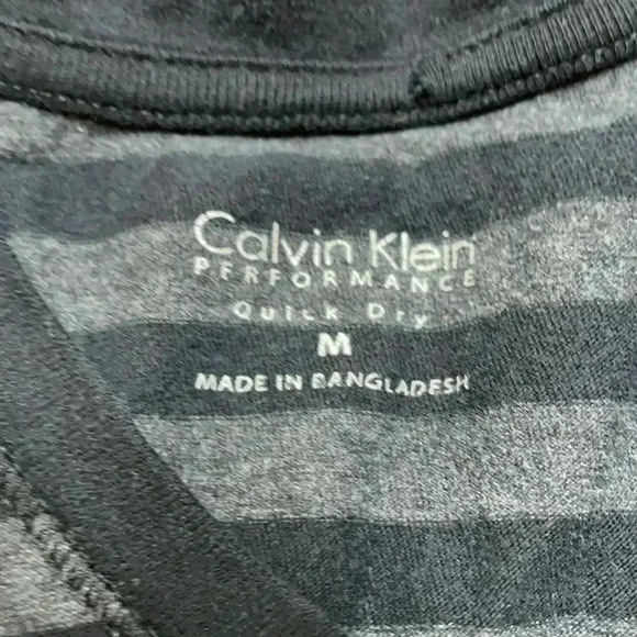 Calvin Klein Long sleeve performance tee, size Med - Picture 3 of 3